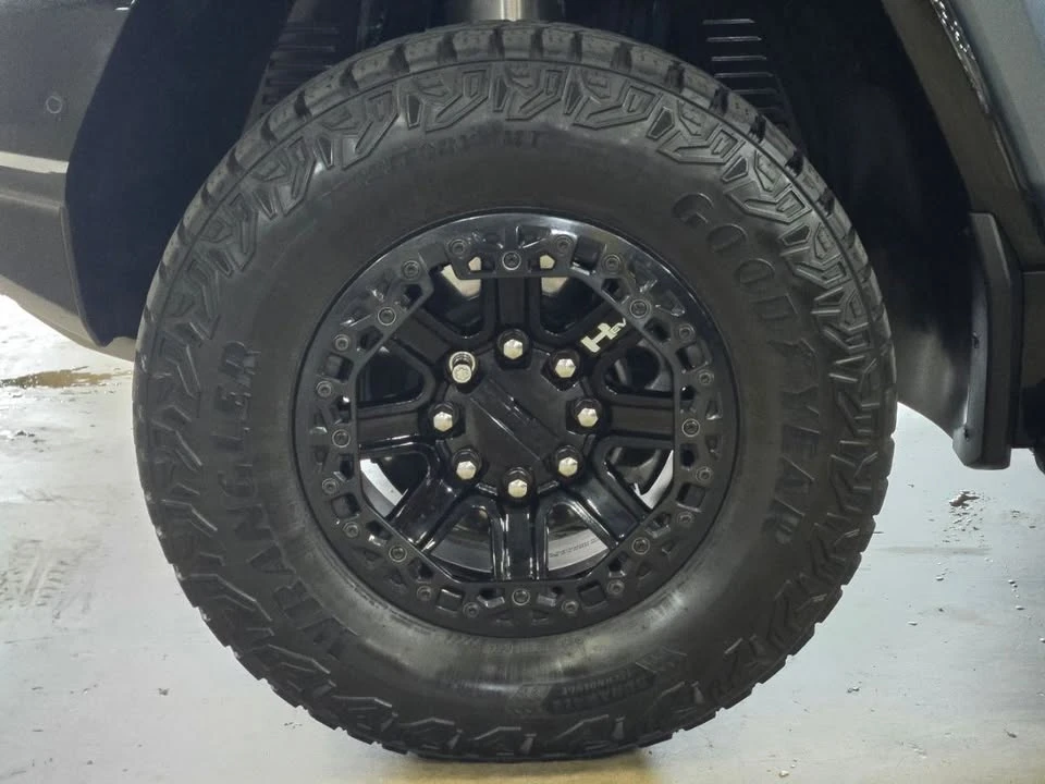 2024 GMC Hummer EV - Image 9 of 18