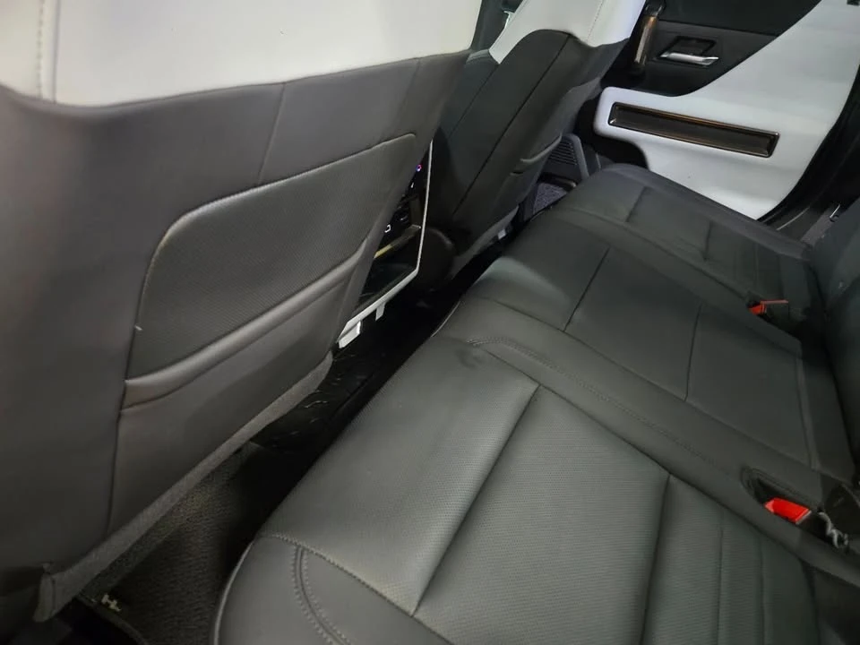 2024 GMC Hummer EV - Image 16 of 18