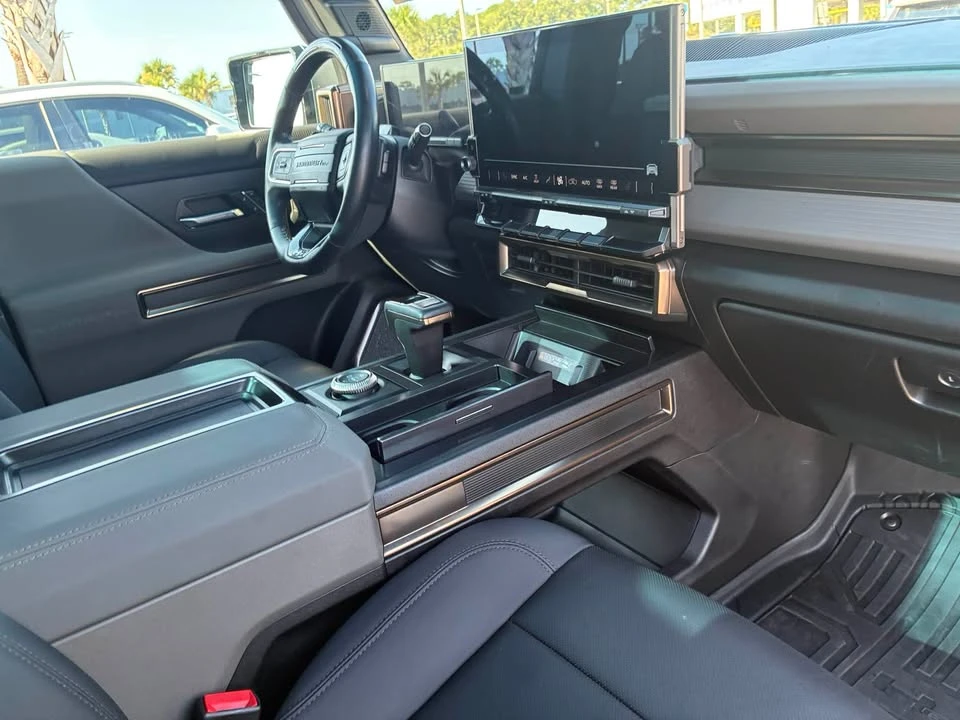 2024 GMC Hummer EV - Image 8 of 12