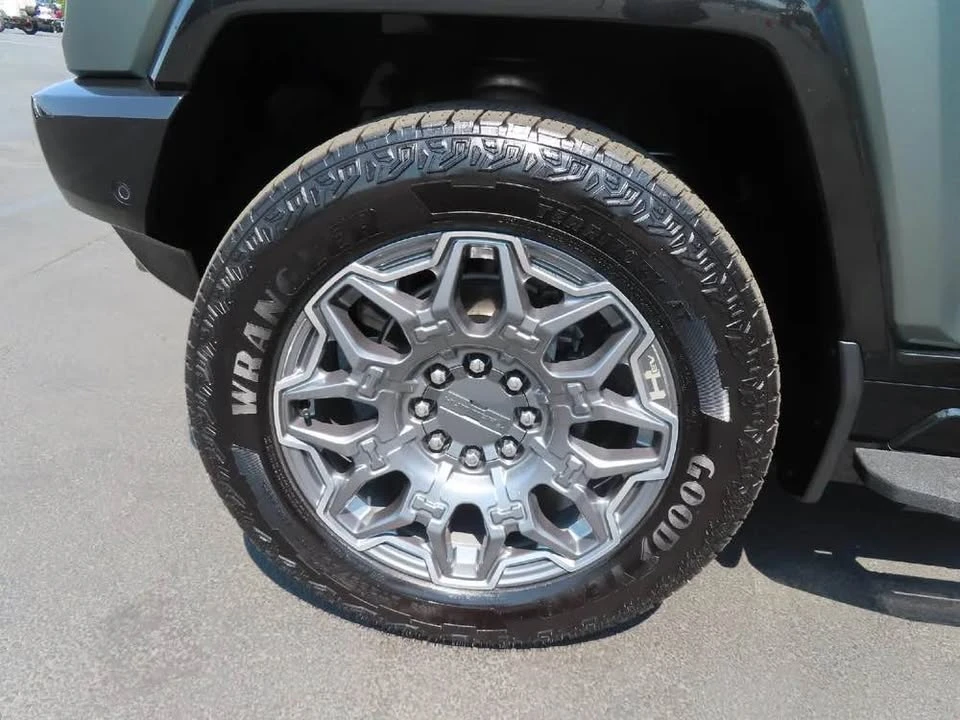 2024 GMC Hummer EV - Image 6 of 14