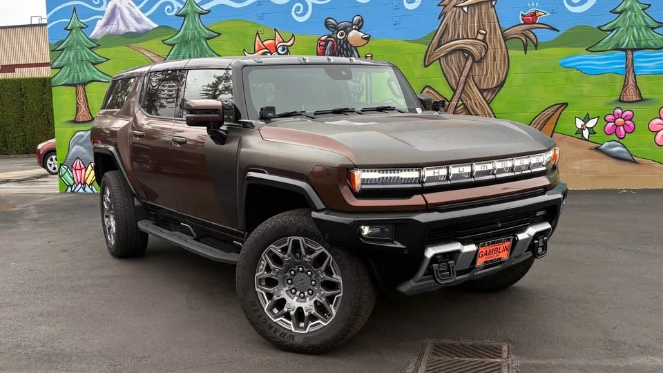 2024 GMC Hummer EV - Image 4 of 10