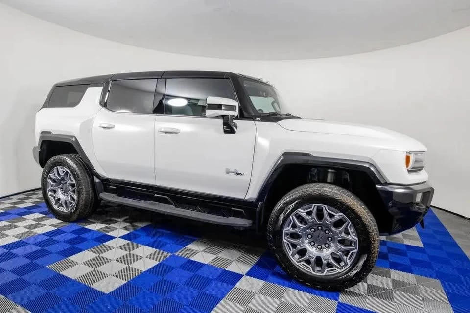 2024 GMC Hummer EV - Image 3 of 8