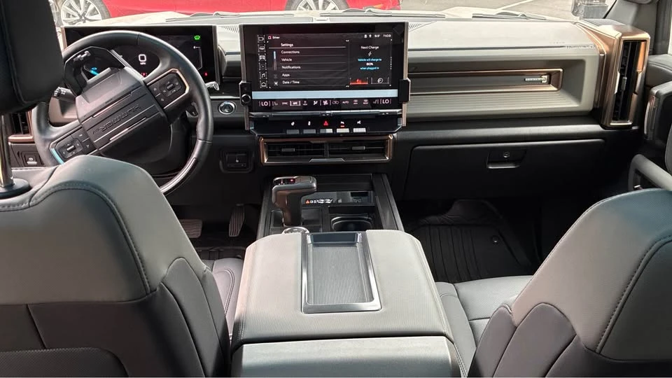 2024 GMC Hummer EV - Image 10 of 10