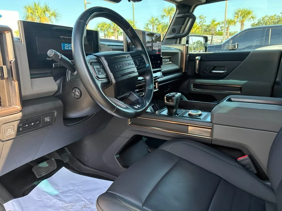 2024 GMC Hummer EV - Image 10 of 12