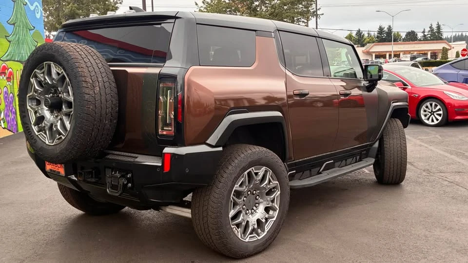 2024 GMC Hummer EV - Image 3 of 10