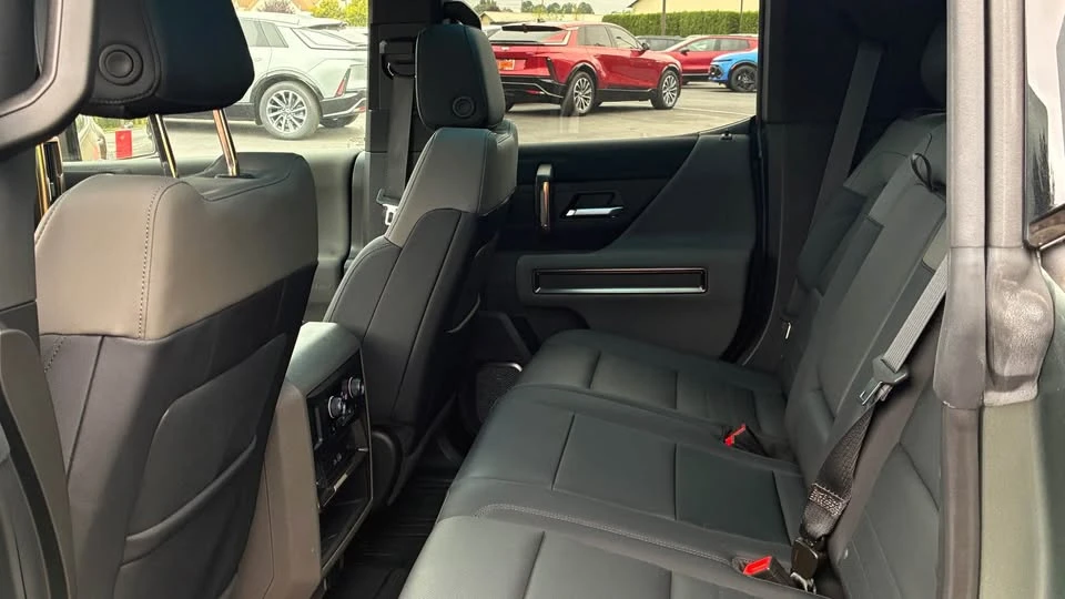 2024 GMC Hummer EV - Image 9 of 10