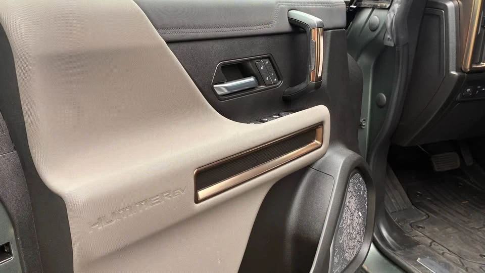 2024 GMC Hummer EV - Image 7 of 10