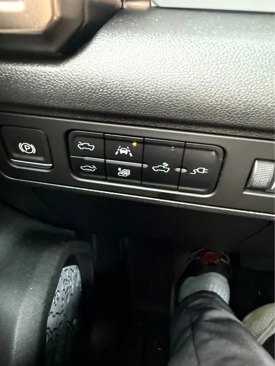 2024 GMC Hummer EV - Image 17 of 20