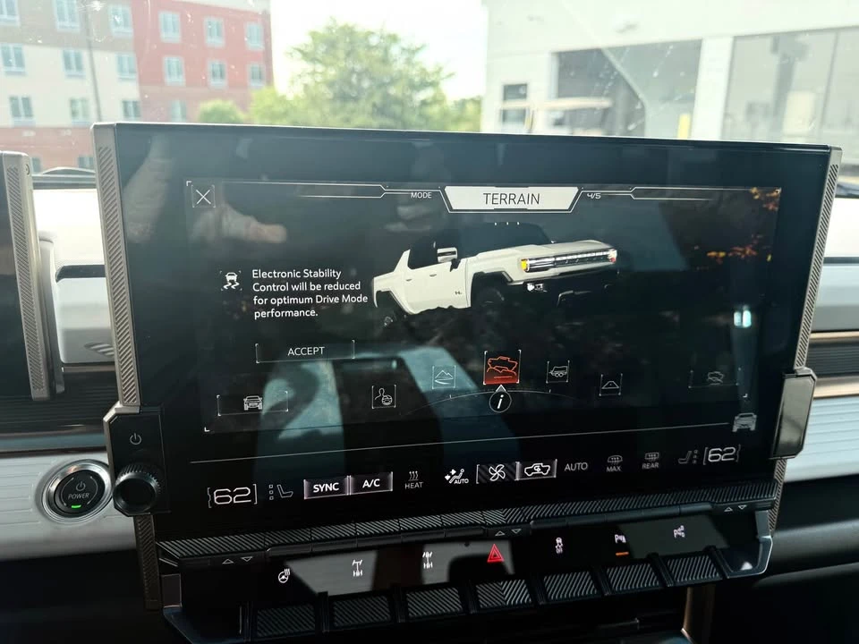 2024 GMC Hummer EV - Image 19 of 20