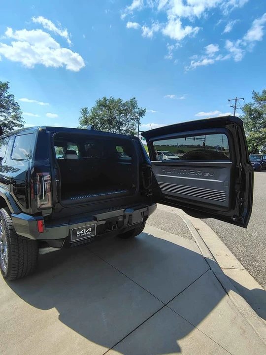 2024 GMC Hummer EV - Image 19 of 20