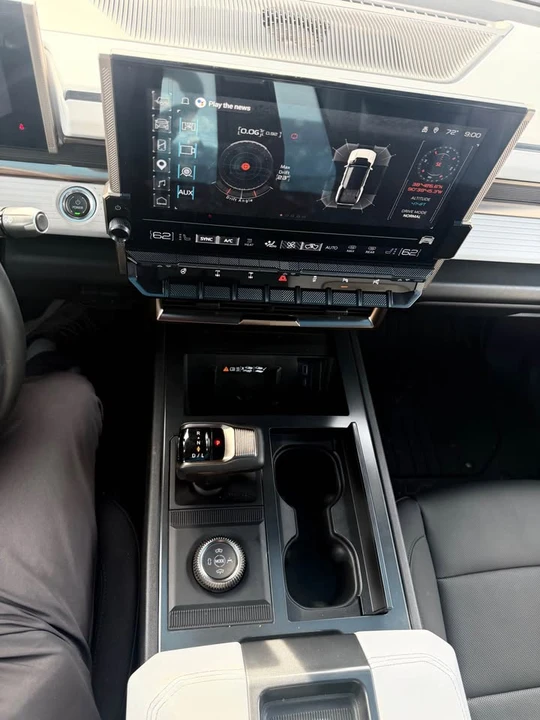2024 GMC Hummer EV - Image 18 of 20