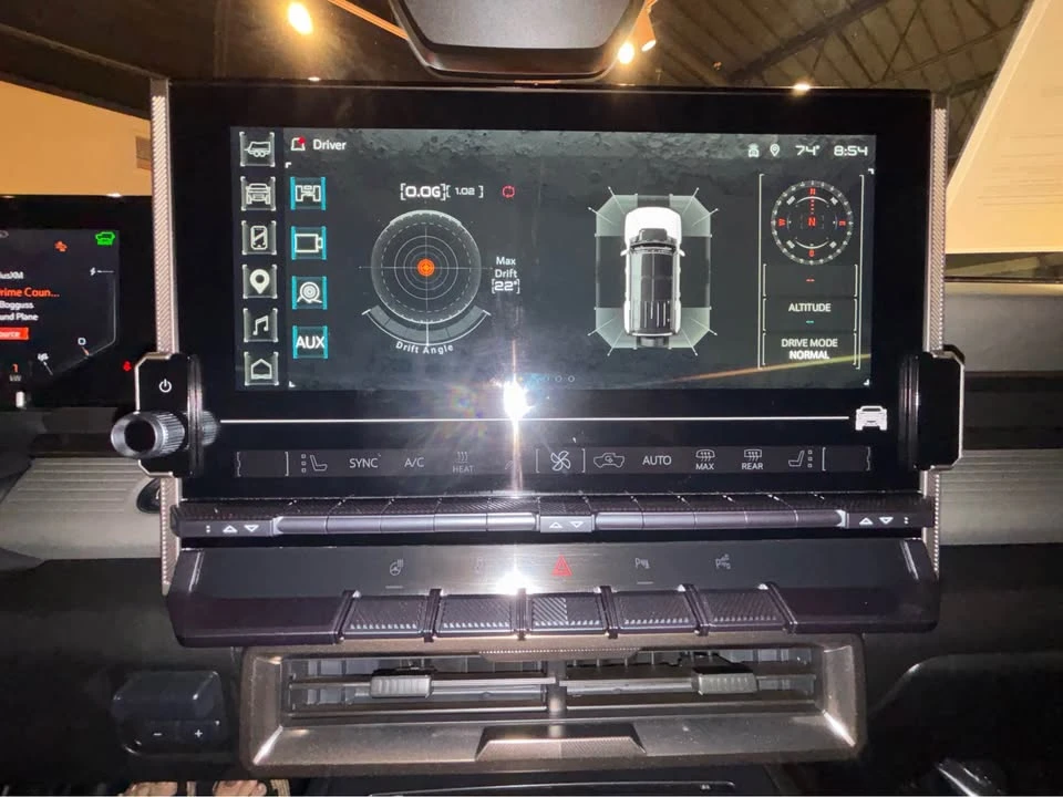2024 GMC Hummer EV - Image 12 of 19