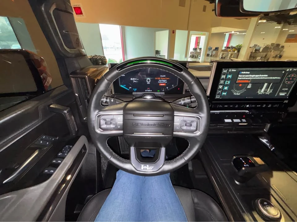 2024 GMC Hummer EV - Image 11 of 19