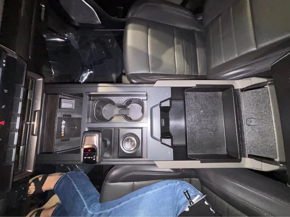 2024 GMC Hummer EV - Image 13 of 19