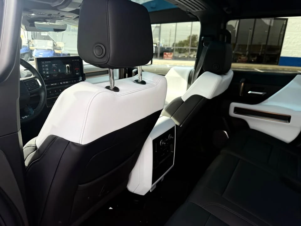 2024 GMC Hummer EV - Image 10 of 20