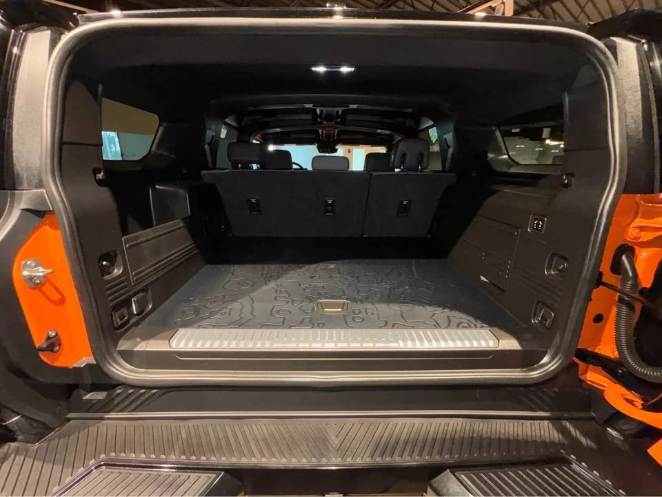 2024 GMC Hummer EV - Image 18 of 19