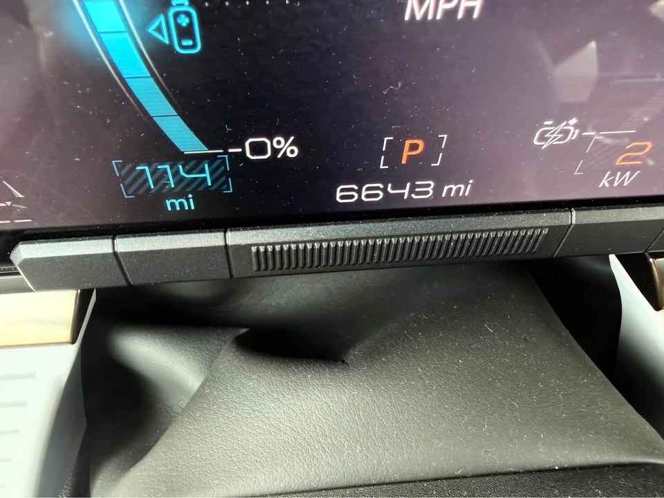 2024 GMC Hummer EV - Image 15 of 20