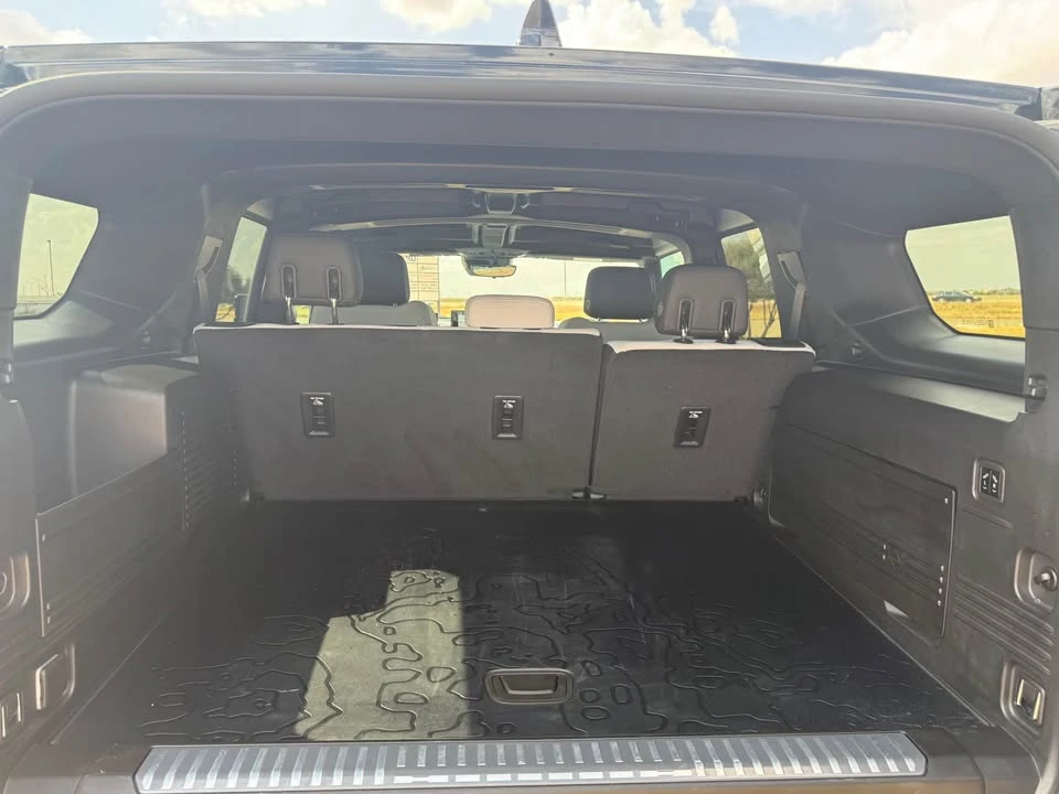 2024 GMC Hummer EV - Image 12 of 13
