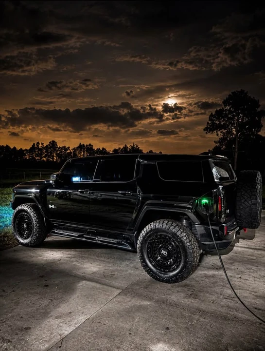 2024 GMC Hummer EV - Image 2 of 3