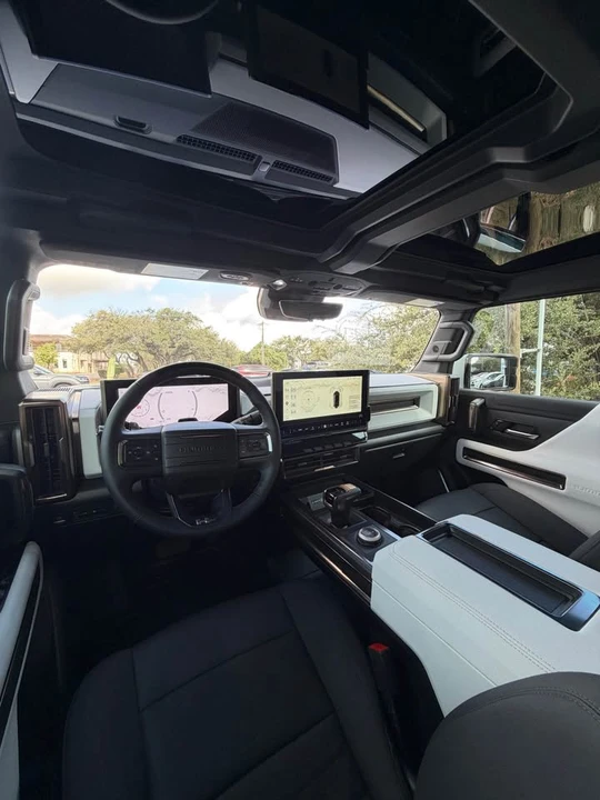 2024 GMC Hummer EV - Image 5 of 5