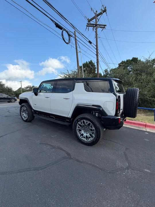 2024 GMC Hummer EV - Image 4 of 5