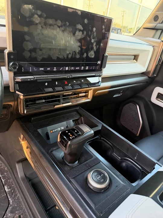 2024 GMC Hummer EV - Image 5 of 6