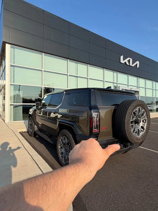 2024 GMC Hummer EV - Image 3 of 6