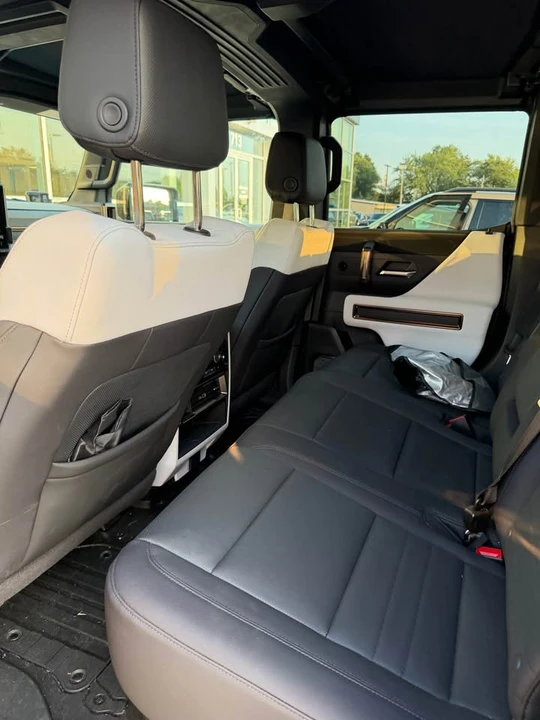 2024 GMC Hummer EV - Image 6 of 6