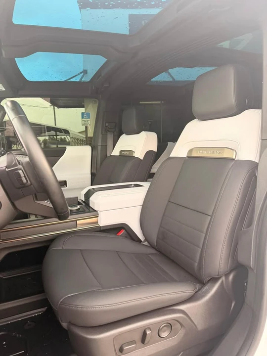 2024 GMC Hummer EV - Image 6 of 8