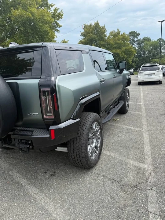 2024 GMC Hummer EV - Image 7 of 12