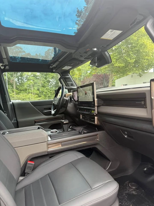 2024 GMC Hummer EV - Image 12 of 12