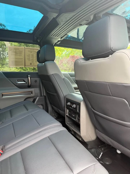 2024 GMC Hummer EV - Image 11 of 12