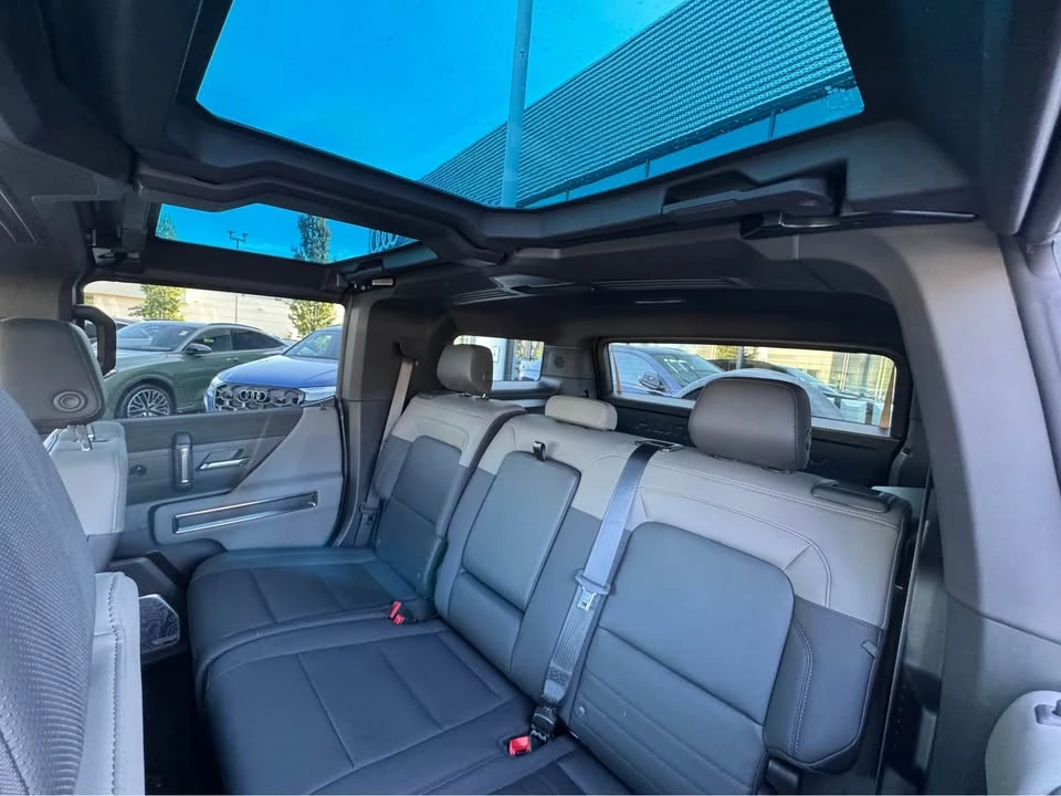 2024 GMC Hummer EV - Image 18 of 19