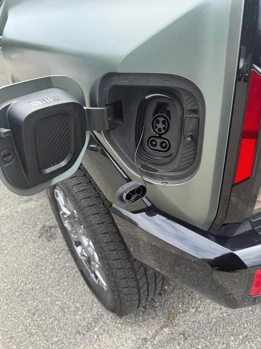2024 GMC Hummer EV - Image 6 of 12