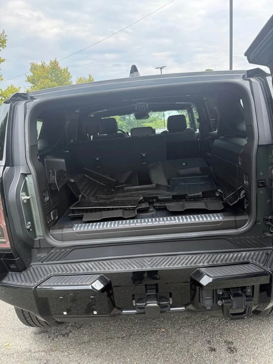 2024 GMC Hummer EV - Image 9 of 12