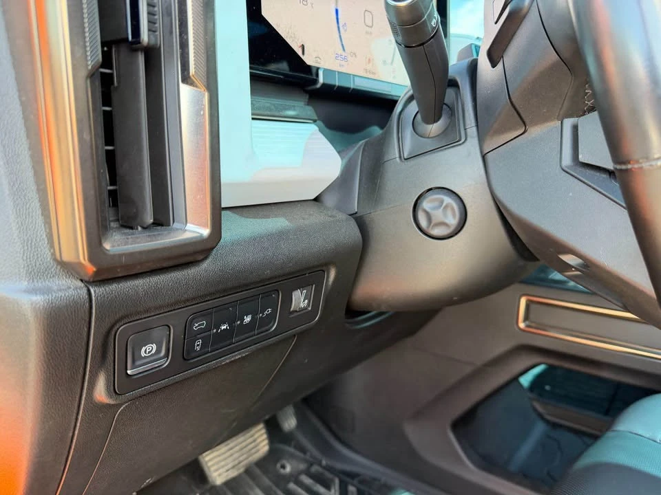 2024 GMC Hummer EV - Image 16 of 20
