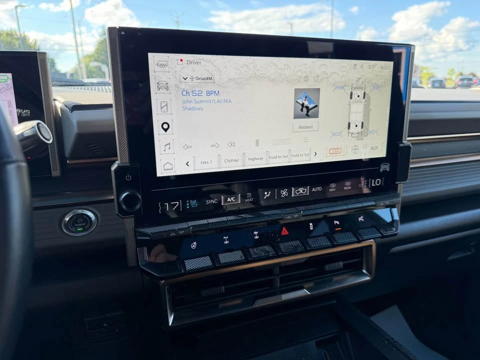 2024 GMC Hummer EV - Image 15 of 16