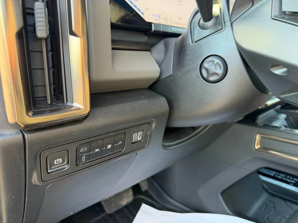2024 GMC Hummer EV - Image 13 of 16