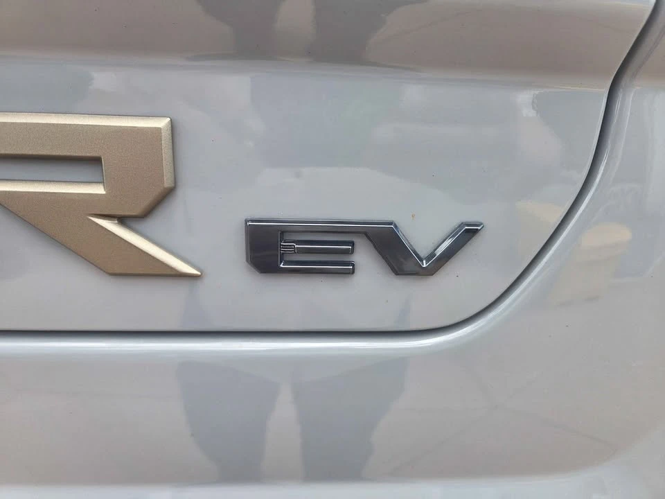 2024 GMC Hummer EV - Image 6 of 7