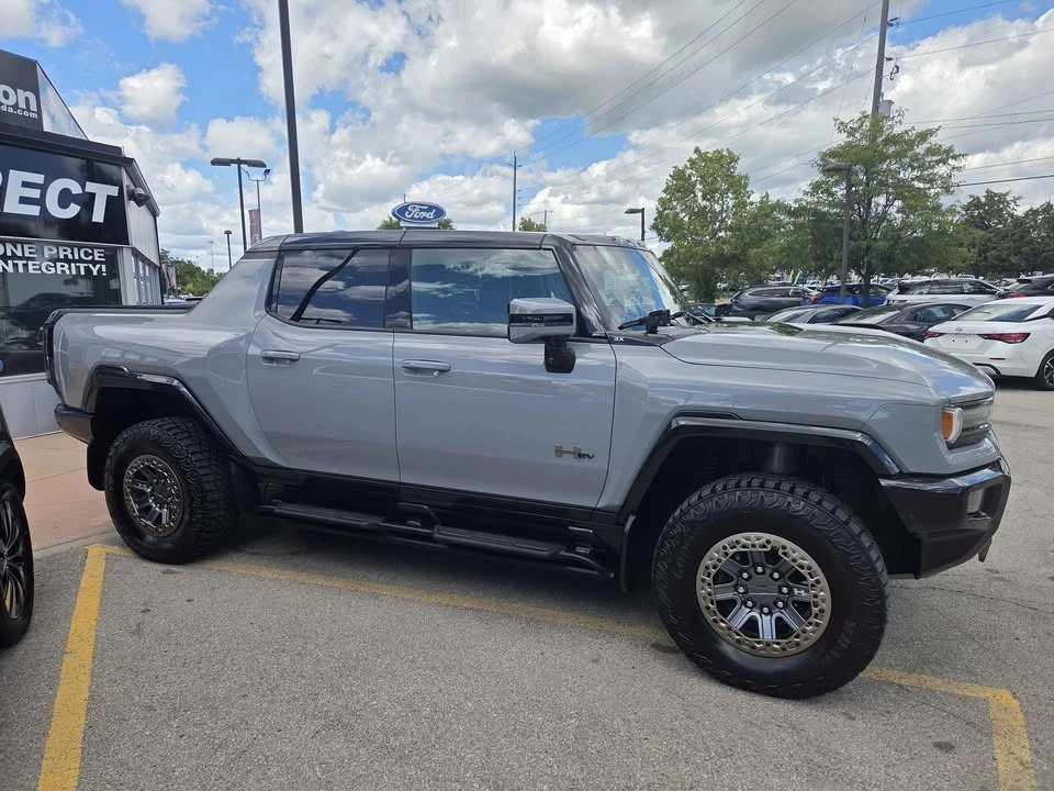2024 GMC Hummer EV - Image 3 of 7