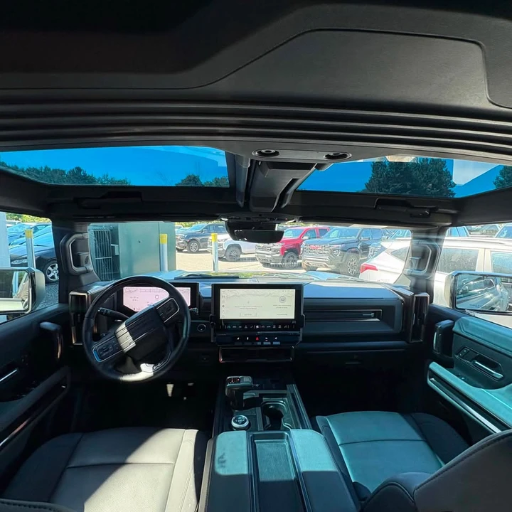 2024 GMC Hummer EV - Image 9 of 11