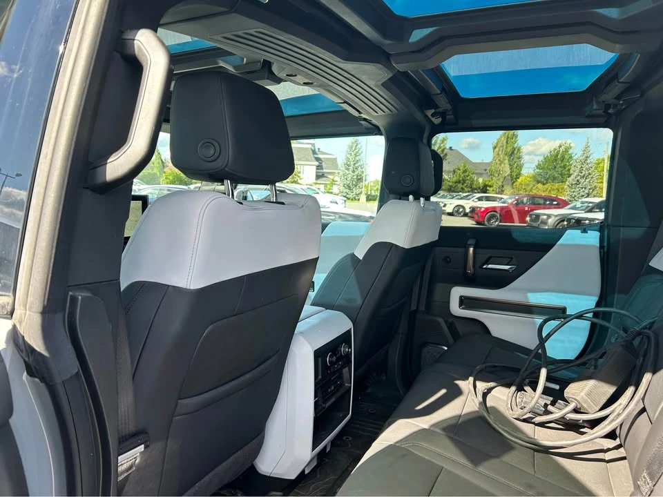 2024 GMC Hummer EV - Image 10 of 11