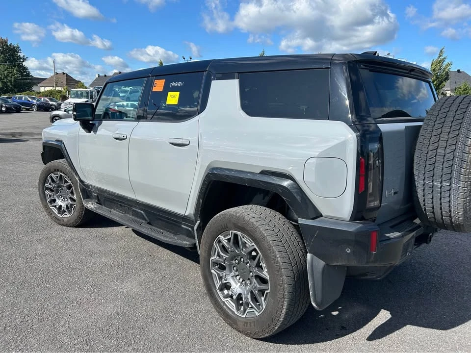 2024 GMC Hummer EV - Image 9 of 11