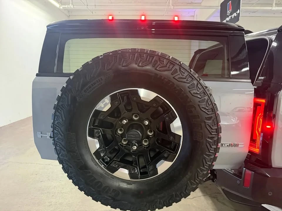 2024 GMC Hummer EV - Image 10 of 20