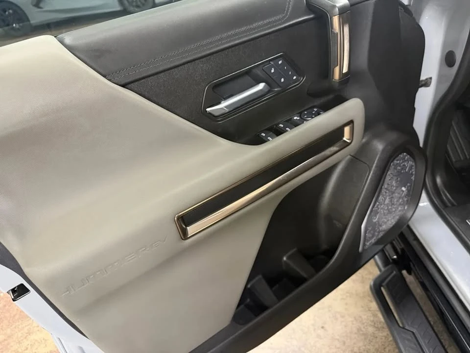 2024 GMC Hummer EV - Image 12 of 20