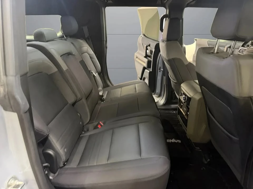 2024 GMC Hummer EV - Image 19 of 20