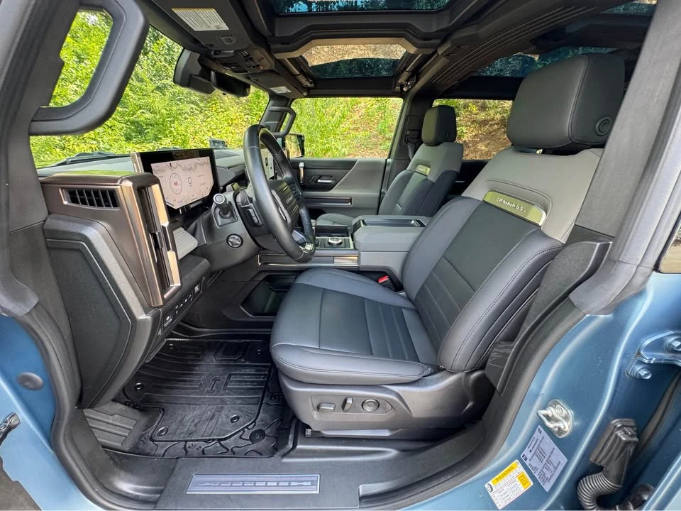 2024 GMC Hummer EV - Image 10 of 19