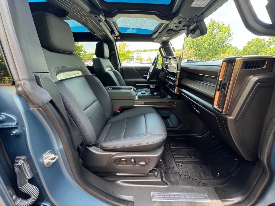 2024 GMC Hummer EV - Image 16 of 19