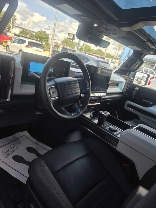 2024 GMC Hummer EV - Image 9 of 20