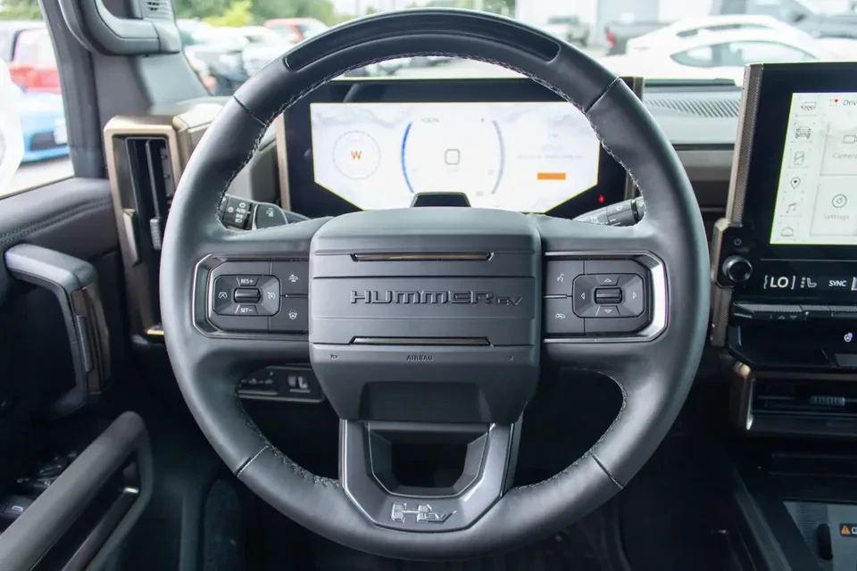 2024 GMC Hummer EV - Image 9 of 13